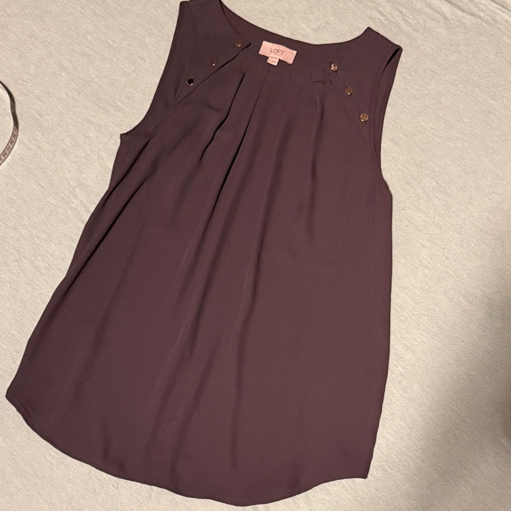 Loft Outlet Gray sleeveless size S pleated neck top rounded hem button accents